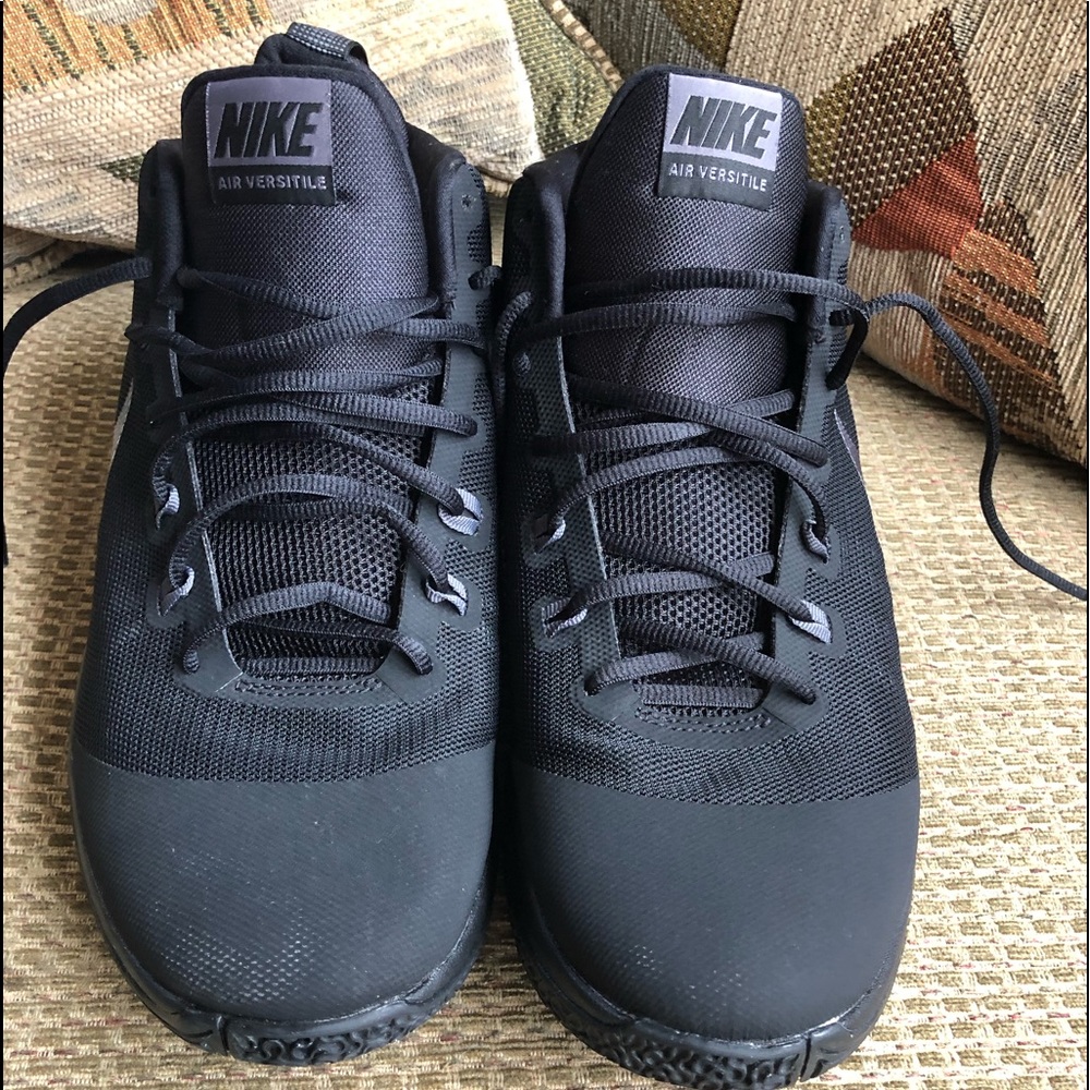 Size 12 - Nike Air Versitile NBK Black